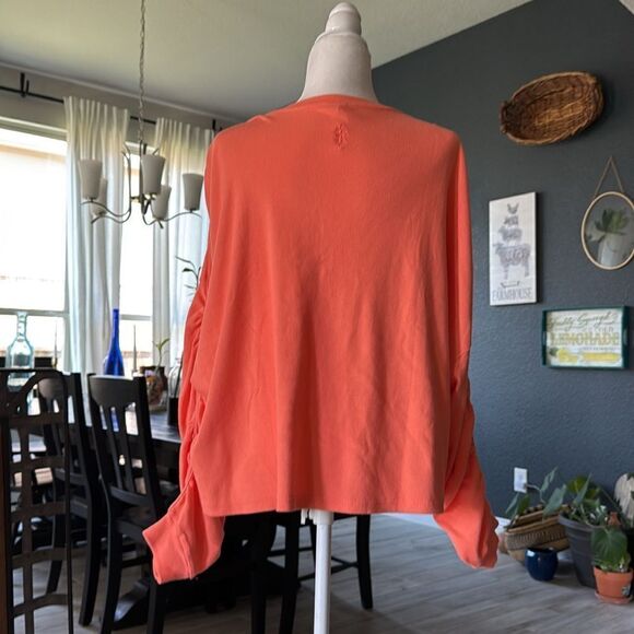 NWOT Free People Flow State Layer Hip Length Workout Slouchy Long Sleeves S - Picture 7 of 12